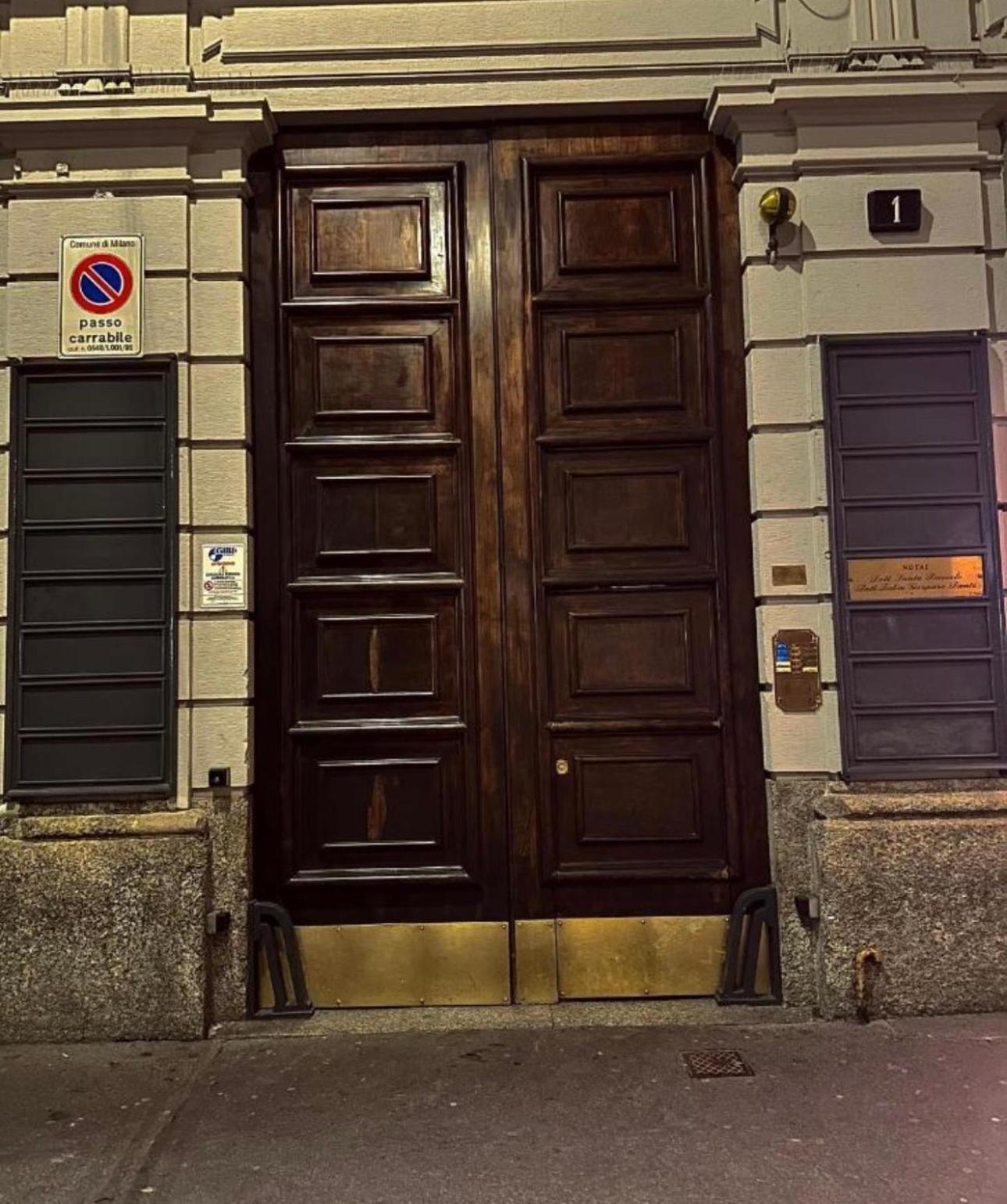 Hosting Dreams Attics - Duomo Apartment Milan Exterior photo
