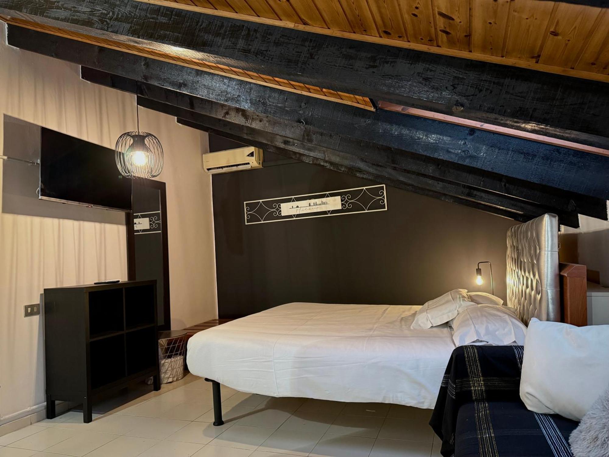 Hosting Dreams Attics - Duomo Apartment Milan Exterior photo